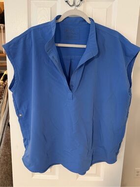 FIGS Women's V-Neck Scrub Top